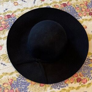 Women’s Black Hat 100% Wool Hat by Jeanne Simmons 15.5”, 22” Underbrim. NWOT